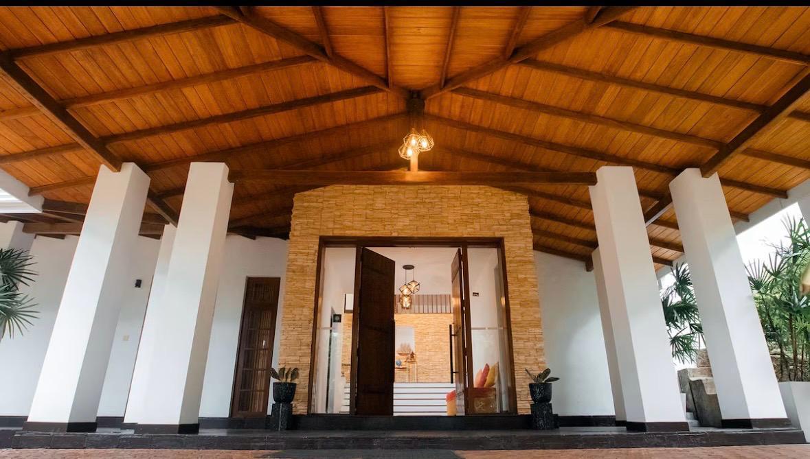 Grand entrance portal of the KNDY